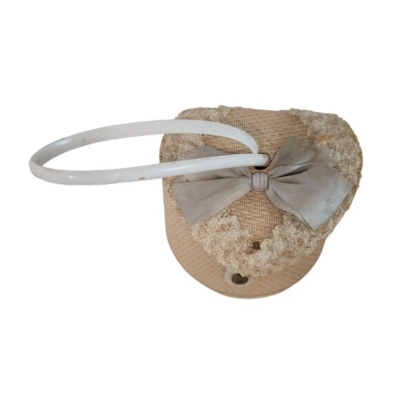 Vintage Heart-Shaped Woven Beige Purse With Handle & Bow Accent - Picture 9 of 11